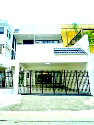 Houses for rent MRT Thailand Cultural Centre : Central Rama9 600m. Luxury 3-story townhouse for rent with rooftop 252sq.m. 22sq.wa.MRT Rama9 700m.