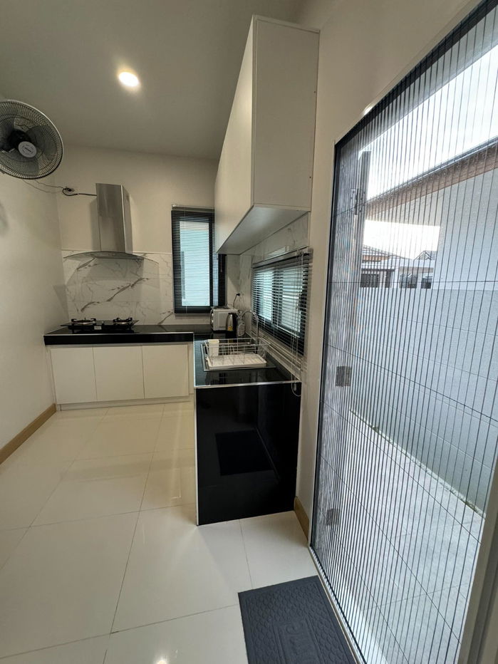 picture House for rent with 3 bedrooms and 2 toilets. - 10/26