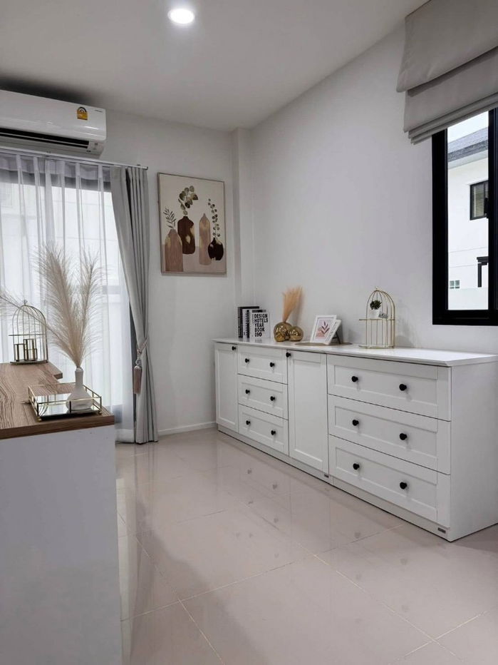 รูป ให้เช่าบ้านเดี่ยว Velana Amoda อู่ตะเภา–บ้านฉาง 62 ตร.วาติดถนนสุขุมวิท ใกล้สนามกอล์ฟ Eastern Star & หาดพลา จังหวัดระยอง
- รูปที่ 3/9