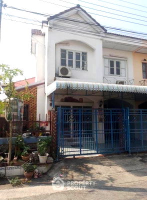 Townhouses for sale Nonthaburi : 3-BR Townhouse in Lahan (ID 2445398)