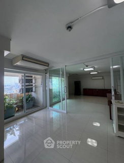 High-Floor 1-BR 50 Sqm In I.T.F. Silom Palace, 400m to BTS Chong Nonsi (ID 2260746)