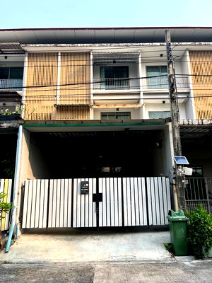 ขายทาวน์โฮม :  ขายทาวน์โฮม 3 ชั้น หมู่บ้าน อีโคสเปซ เกษตร-นวมินทร์ 20.5 ตารางวา