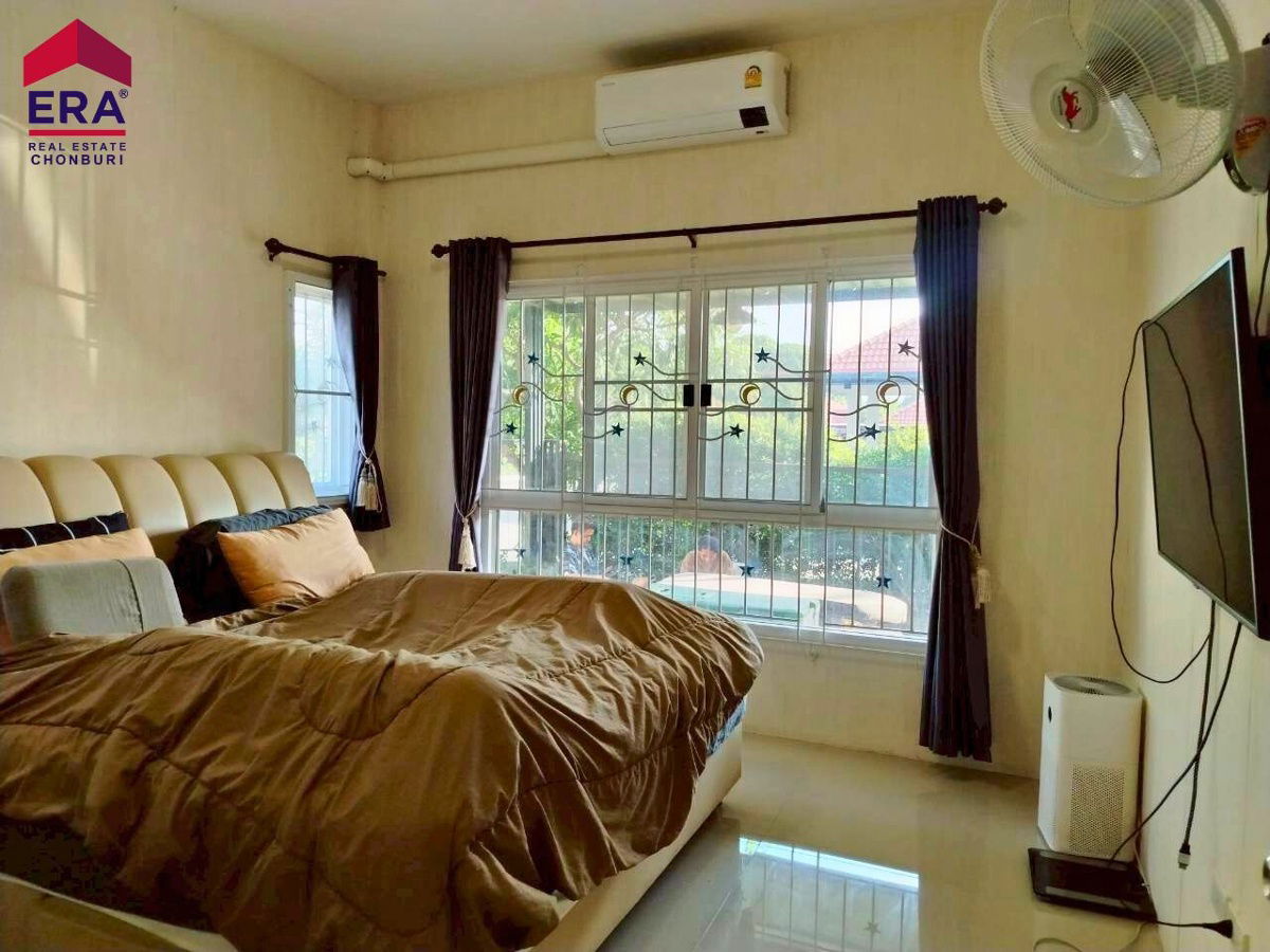 picture Single-Storey Detached House for Sale in Chakkraphaisan 18 Village, Sriracha Prime Location on the Main Road! - 9/17