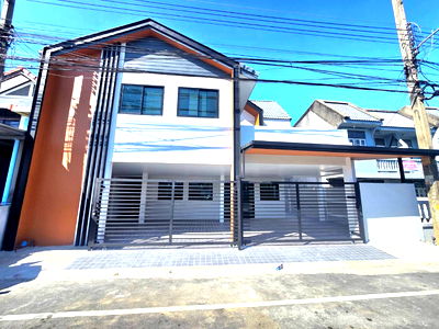 บ้านเดี่ยว ธัญบุรี ปทุมธานี : บ้านหลังใหญ่ ทำเลดี กว้าง ต้นโครงการ หมู่บ้านอยู่เจริญ1 คลอง4 ถนนพระองค์เจ้าสาย ถนนไสวประชาราษฎร์ ตำบลบึงยี่โถ  อำเภอธัญบุรี  ปทุมธานี 