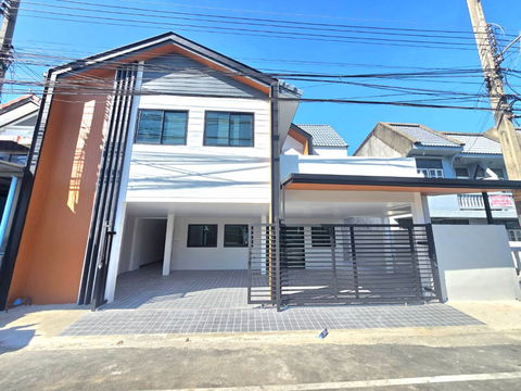 บ้านหลังใหญ่ ทำเลดี กว้าง ต้นโครงการ หมู่บ้านอยู่เจริญ1 คลอง4 ถนนพระองค์เจ้าสาย ถนนไสวประชาราษฎร์ ตำบลบึงยี่โถ อำเภอธัญบุรี ปทุมธานี