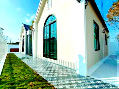 Houses for rent San Pa Tong Chiang Mai : WatPhraChaoSongOng 500m. Single-story English cottage-style house for rent in SanPaTong ChiangMai Yu