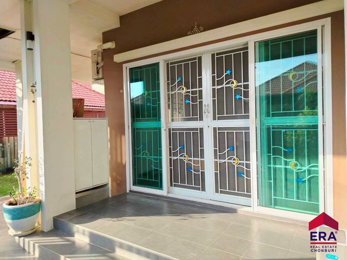 picture Single-Storey Detached House for Sale in Chakkraphaisan 18 Village, Sriracha Prime Location on the Main Road! - 3/17