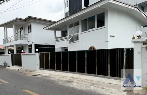 🔼🔽 AccomA 📩 Pet friendly,Home Office 3 BR House in Khlong Tan Nuea (AA26473)