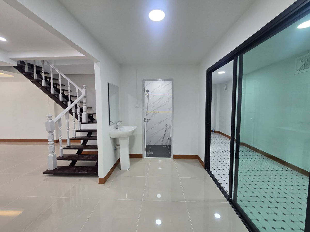 รูป บ้านหลังใหญ่ ทำเลดี กว้าง ต้นโครงการ หมู่บ้านอยู่เจริญ1 คลอง4 ถนนพระองค์เจ้าสาย ถนนไสวประชาราษฎร์ ตำบลบึงยี่โถ อำเภอธัญบุรี ปทุมธานี - รูปที่ 18/45