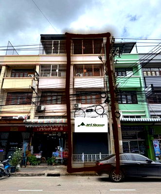 Shophouses for rent Yamjard Vichanusorn School : FOR RENT  COMMERCIAL BUILDING PROPERTY  22000 BAHT per MONTH