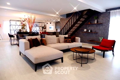 Houses for sale Pattaya Sai 3 Road : 3-BR House close to Central Pattaya (ID 1032091)