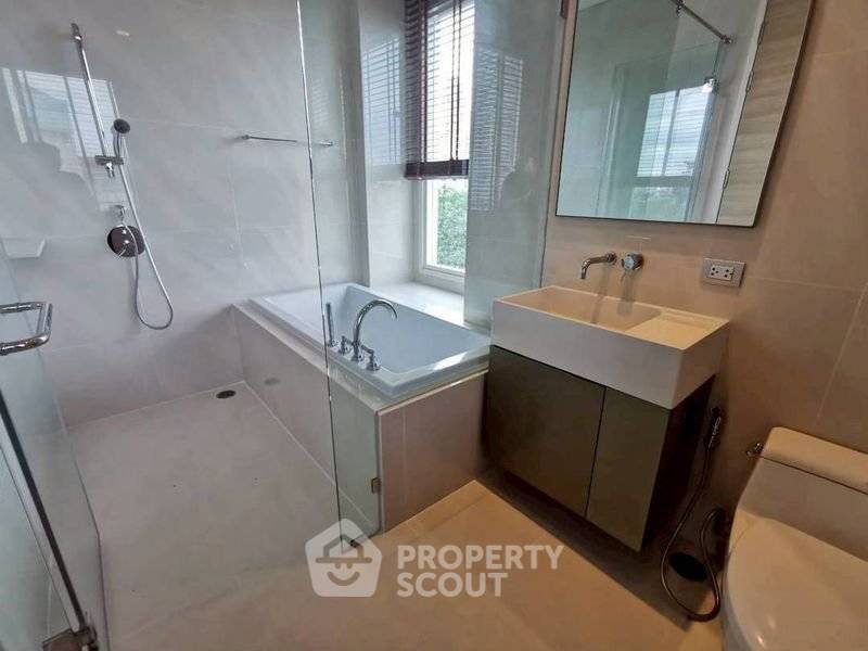 รูป คอนโด 2-ห้องนอน ที่ รีเฟล็คชั่น จอมเทียน บีช พัทยา ใกล้ เมืองพัทยา (ID 2446976) - รูปที่ 6/10