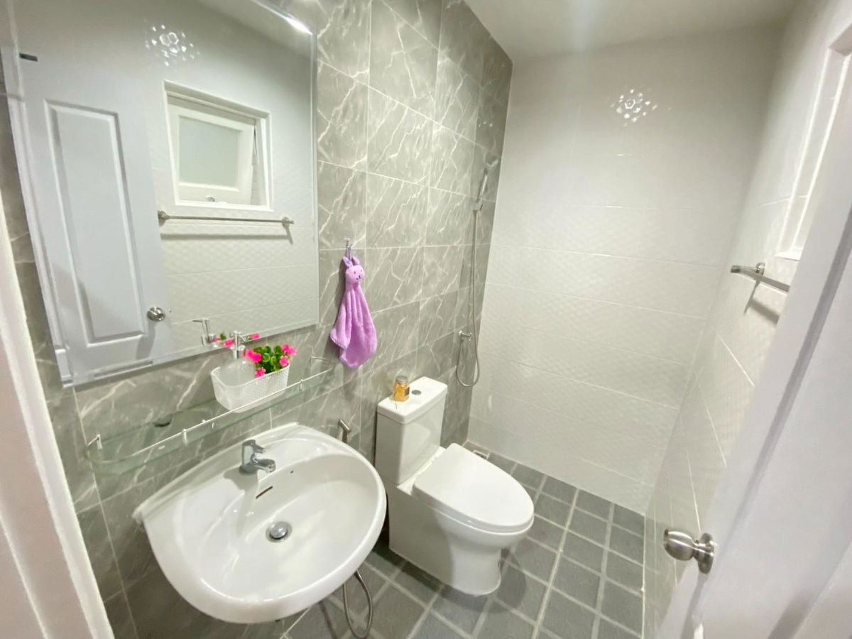 รูป ทาวน์เฮ้าส์ รีโนเวทใหม่ ทำเลดี หมู่บ้าน เคซีรามอินทรา6 พระยาสุเรนทร์ 45 คลองสามวา พร้อมเฟอร์นิเจอร์ - รูปที่ 7/15