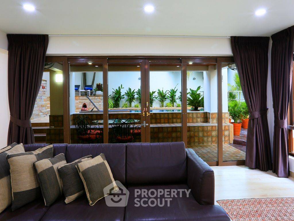 รูป วิลล่า 5-ห้องนอน ใกล้ ถนนพระตำหนัก พัทยา (ID 1330762) - รูปที่ 10/35