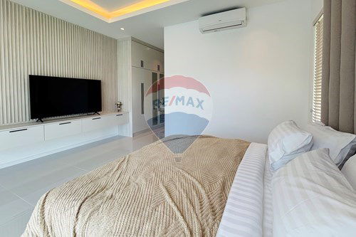 picture [920601001-642] The Clouds 3, Brand New Luxury Pool Villa, Hua Hin 70 For Sale - 38/41