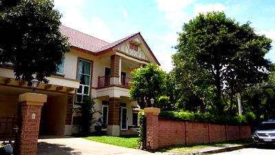 Houses for rent Pak Kret Nonthaburi : Single house for rent in the prime Chaiyapruek–Chaeng Watthana location.