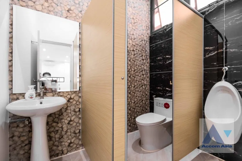 picture 🔼🔽 AccomA 📩  Minimal Modern Home in Black & White Tone (AA35535) - 7/20