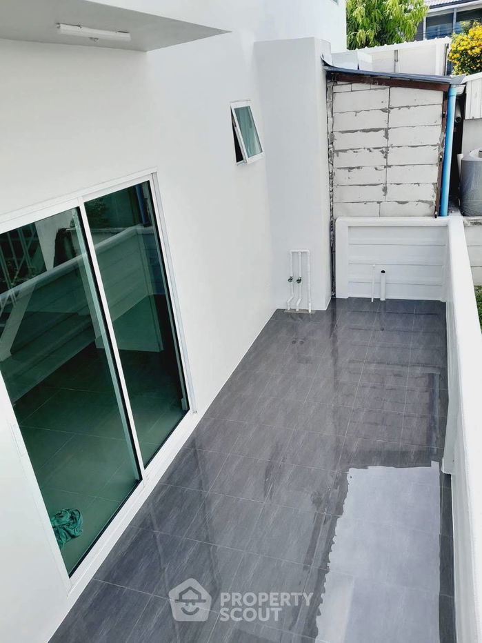 picture 4-BR Townhouse at The Colors Kanjanapisek-Ratchapruek in Sai Noi (ID 2447809) - 2/16