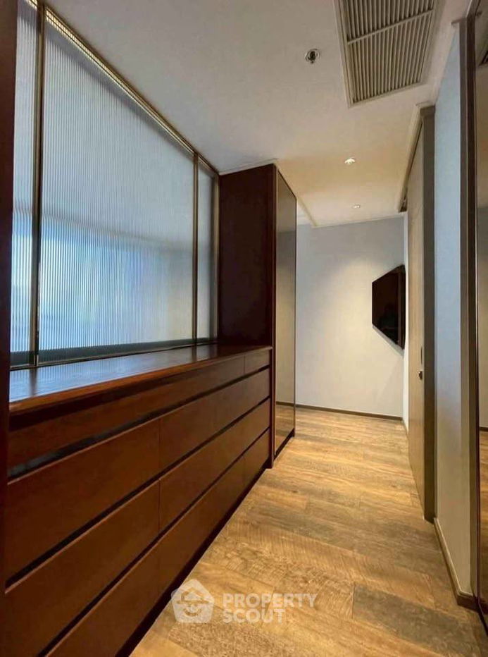 picture 3-BR Condo at Noble Ploenchit near BTS Phloen Chit (ID 2348107) - 11/12