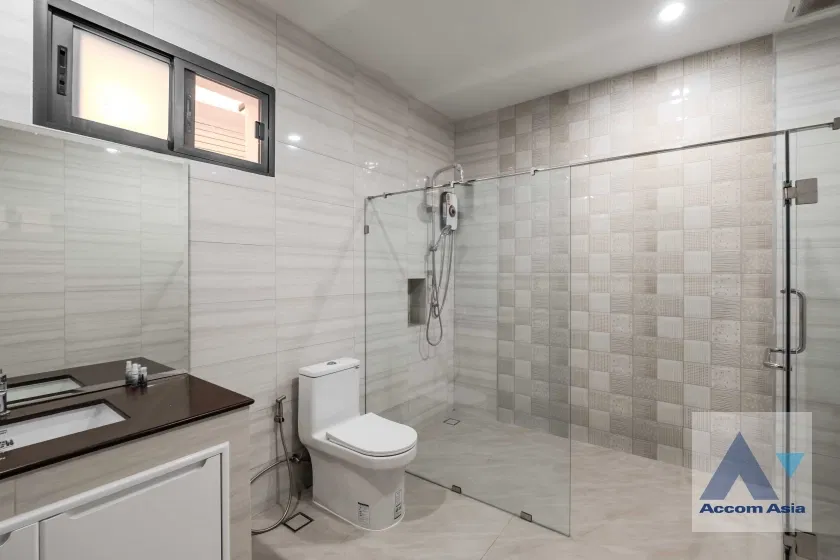 picture 🔼🔽 AccomA 📩  Minimal Modern Home in Black & White Tone (AA35535) - 11/20