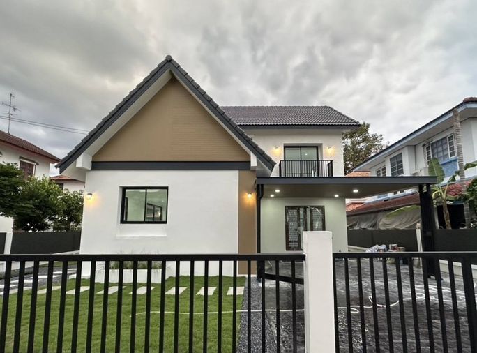 for sale in Chollada Village BangBuaThong renovated entire house, 3 bed 3 bath beautiful house, ready to decorate in your preferred style.