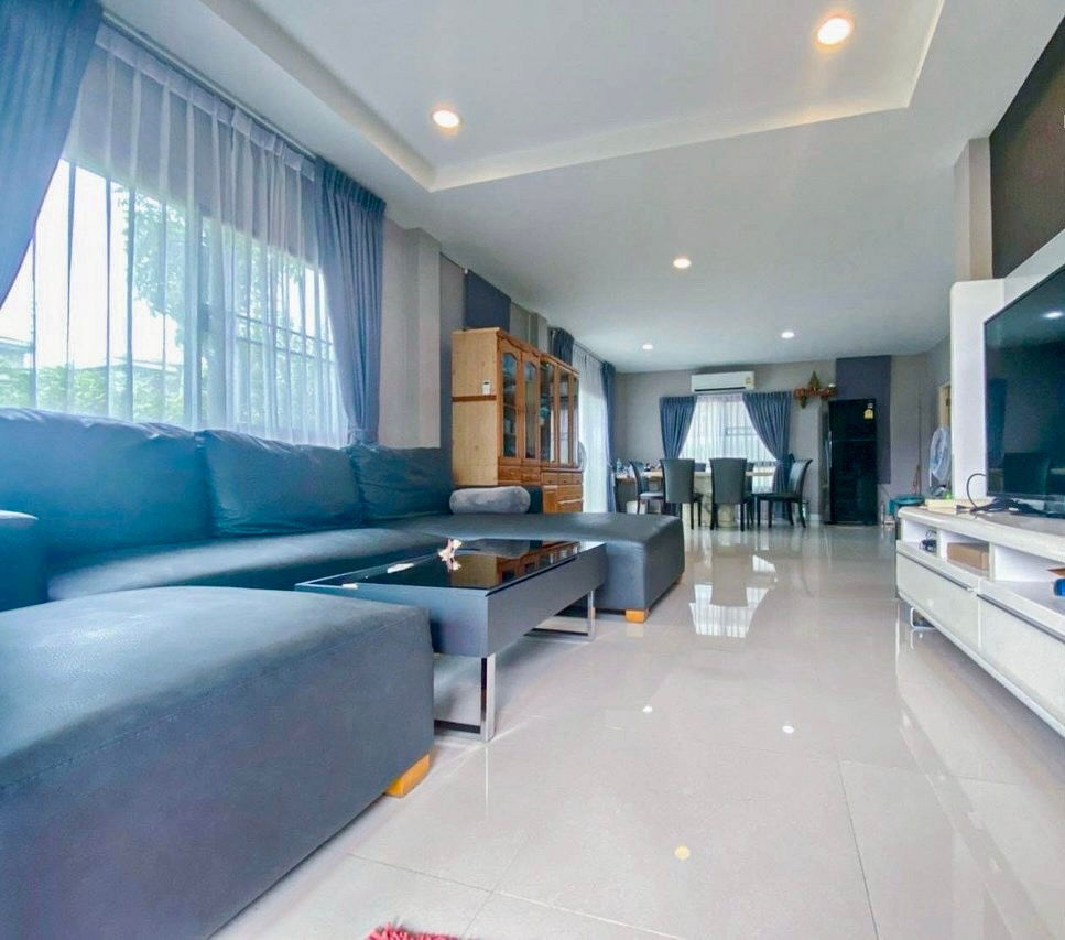 picture For Sale: Corner 2-Storey Detached House at Centro Westgate | Premium Location Next to Garden | Like-New Condition | Below Market Price - 3/21