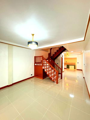 ขายทาวน์โฮม : ฟรีโอน! ทาวน์เฮ้าส์ 2 ชั้น บุศรินทร์ บางบัวทอง | ตกแต่งใหม่! ใกล้ BTS แยกบางพลู | เพียง 1.79 ลบ.