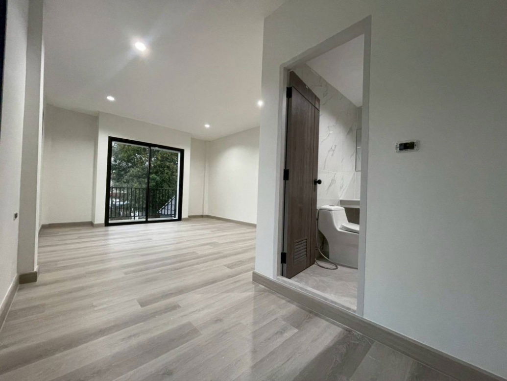 รูป ขายฟรีโอน มบ. ชลลดา บางบัวทอง รีโนเวทใหม่ ทั้งหลัง 3 นอน 3 น้ำ บ้านสวย พร้อมเเต่งตามสไตล์ที่ชอบ - รูปที่ 12/12