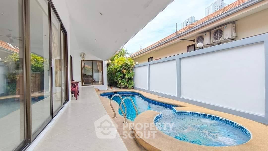 รูป วิลล่า 3-ห้องนอน ที่ อะแดร์ การ์เดน 2 ใกล้ เมืองพัทยา (ID 1541153) - รูปที่ 2/21