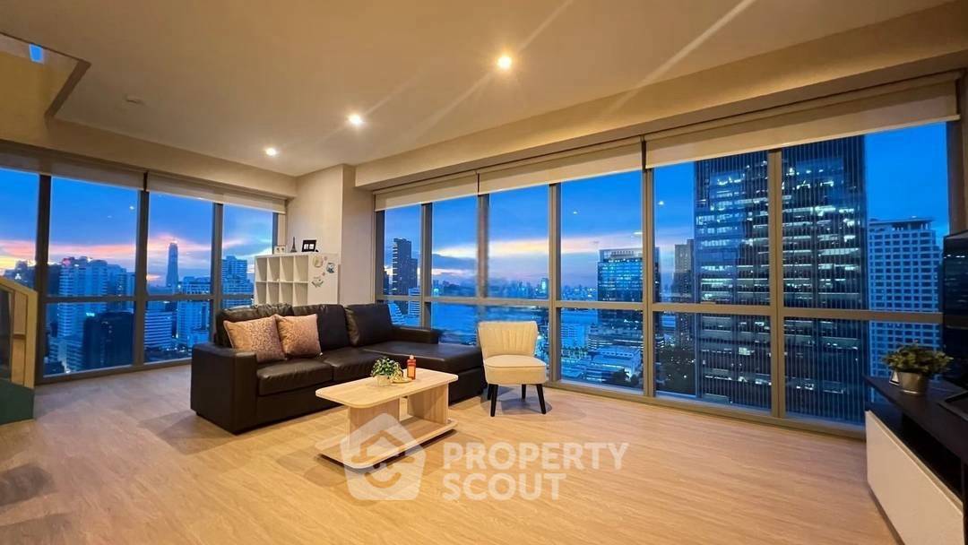 รูป คอนโด 2-ห้องนอน ที่ เดอะ รูม สุขุมวิท 21 ใกล้ MRT สุขุมวิท (ID 2431663) - รูปที่ 1/4