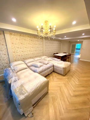 Home office for rent Pathum Wan : FOR RENT: Renovated 4-Floor Shophouse in Kasemsan 1 Pathumwan 300m to BTS, Near Siam, MBK, & Jim Thompson House. Ideal for Clinic, Office, or Townhome