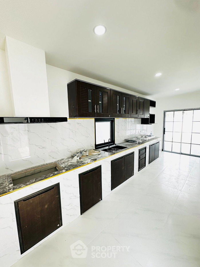 picture 4-BR Villa close to Pattaya (ID 1454161) - 7/12