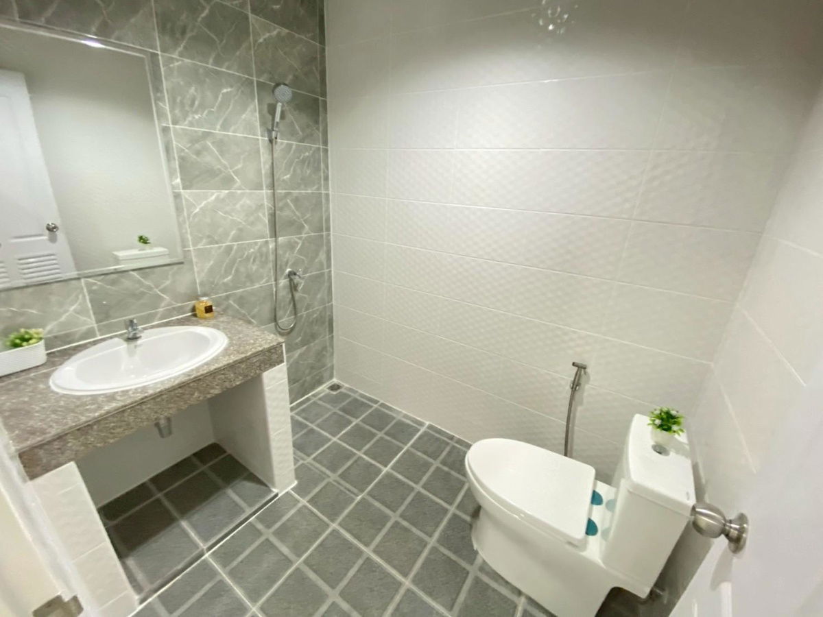 รูป ทาวน์เฮ้าส์ รีโนเวทใหม่ ทำเลดี หมู่บ้าน เคซีรามอินทรา6 พระยาสุเรนทร์ 45 คลองสามวา พร้อมเฟอร์นิเจอร์ - รูปที่ 12/15