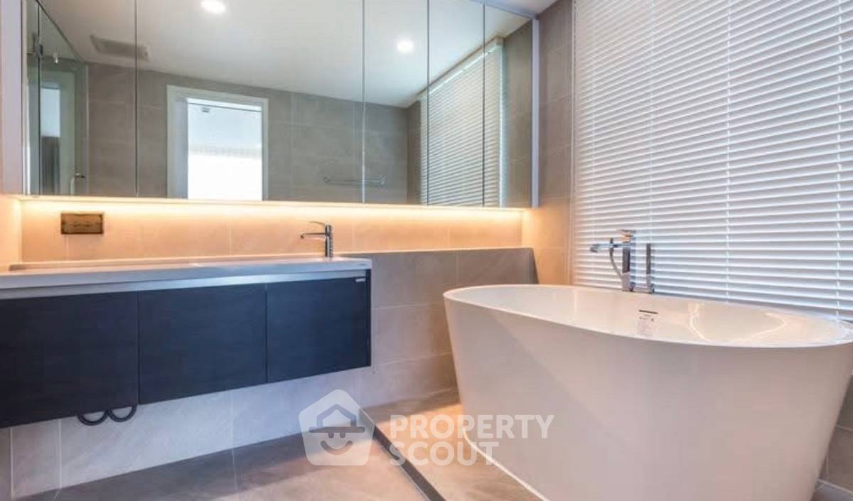 picture 3-BR Condo at Fullerton Sukhumvit near BTS Ekkamai (ID 2444331) - 4/7
