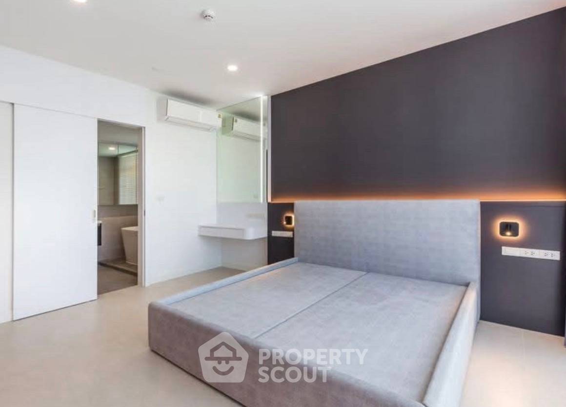 picture 3-BR Condo at Fullerton Sukhumvit near BTS Ekkamai (ID 2444331) - 2/7