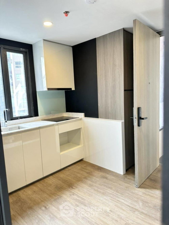 picture 3-BR Condo at Landmark @MRTA Station in Bang Kapi (ID 1396728) - 2/9