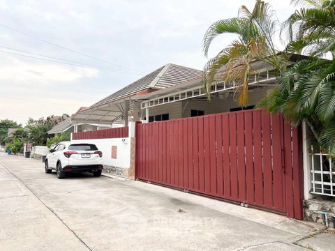 Pet-Friendly 3-BR House For Sale, Thai Charming Home East Pattaya (ID 1650315)