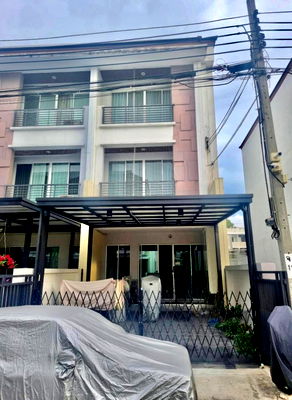 Townhouses for sale Pho Kaew Road : For Sale: Corner 3-Storey Townhome at Baan Klang Muang Ladprao 101 | Fully Built-in | Extended Front & Back | Move-in Ready