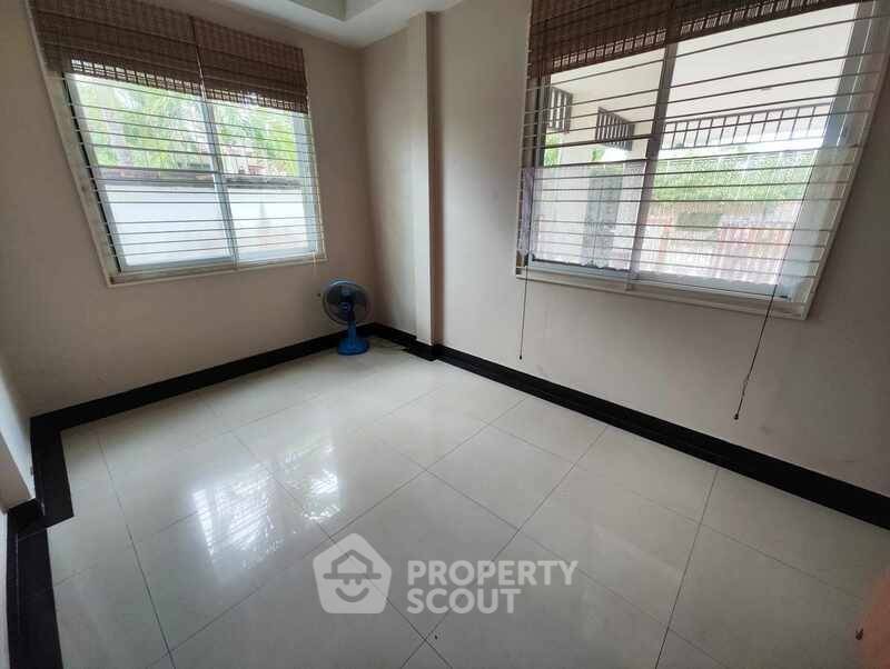 รูป บ้าน 3-ห้องนอน ใกล้ พัทยาตะวันออก (ID 1436783) - รูปที่ 4/14