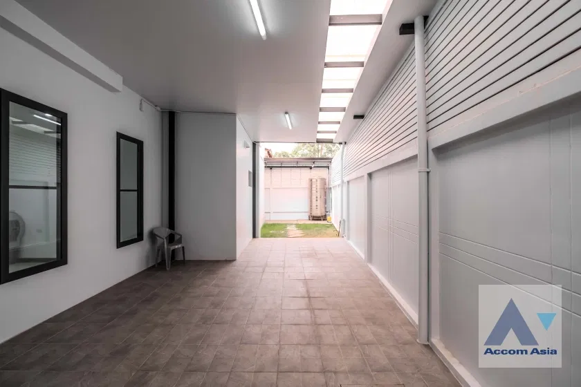 picture 🔼🔽 AccomA 📩  Minimal Modern Home in Black & White Tone (AA35535) - 12/20