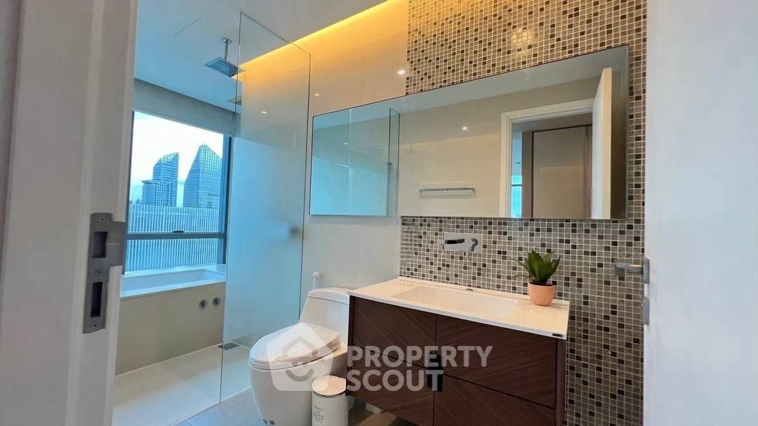 รูป คอนโด 2-ห้องนอน ที่ เดอะ รูม สุขุมวิท 21 ใกล้ MRT สุขุมวิท (ID 2431663) - รูปที่ 2/4