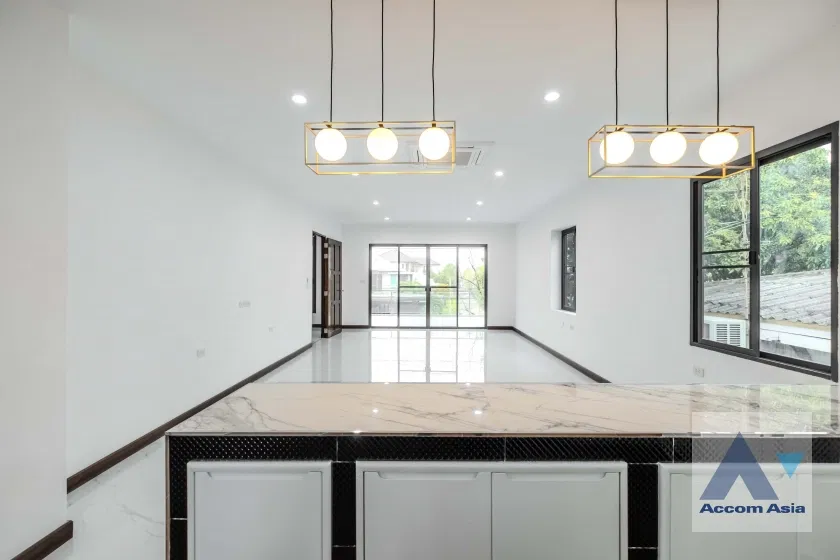 picture 🔼🔽 AccomA 📩  Minimal Modern Home in Black & White Tone (AA35535) - 17/20