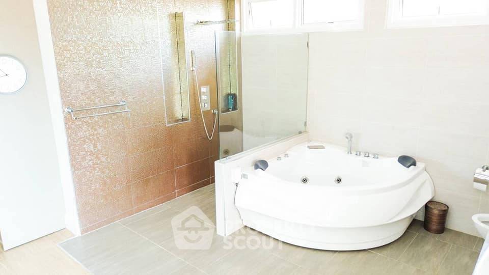 picture 5-BR House in Nong Kae (ID 1396460) - 8/13