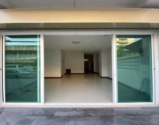 รูป ให้เช่าทาวน์โฮม 3 ชั้น ซอยประชาราษฎร์บำเพ็ญ 9 / ใกล้ MRT ห้วยขวาง / แอร์ 3 เครื่อง / ไม่มีเฟอร์นิเจอร์ / อยู่อาศัย หรือ Home Office - รูปที่ 3/7