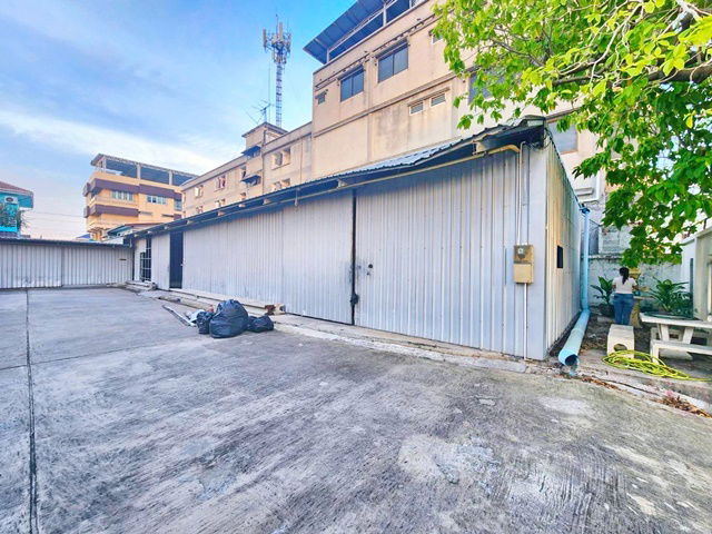 รูป จอดรถได้8-10คัน MRTศรีนครินทร์ 38 1.8กม. 4ปีมีครั้ง สุขุมวิท77 อ่อนนุช 68-74 ให้เช่าโกดัง 550ตร.ม. ออฟฟิศ200ตรม. รวม 750 ตรม. พัฒนาการ - รูปที่ 7/8