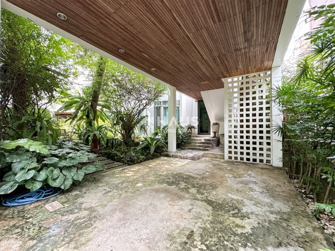 3-bed house for sale, 214 sqm, 67.5 sq wah, Greenish Chalet