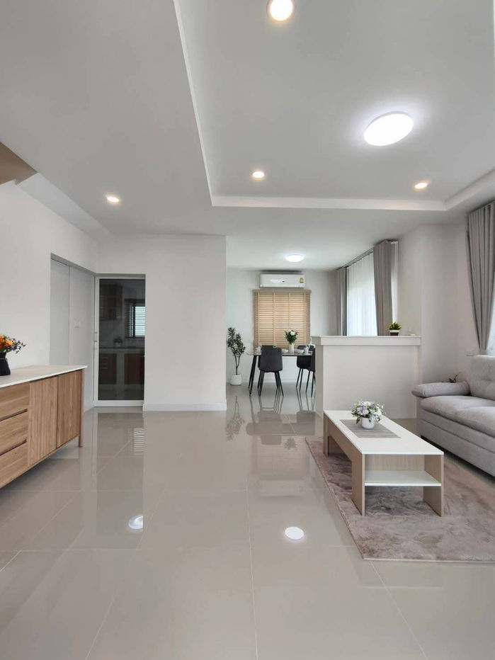 รูป บ้านเดี่ยว สไตล์โมเดิร์น รีโนเวทพร้อมอยู่ หมู่บ้านฟ้าปิยรมย์เฟส15 โซนเทนโดร คลอง 6 ลำลูกกา ปทุมธานี ของแถมมากมาย - รูปที่ 10/49