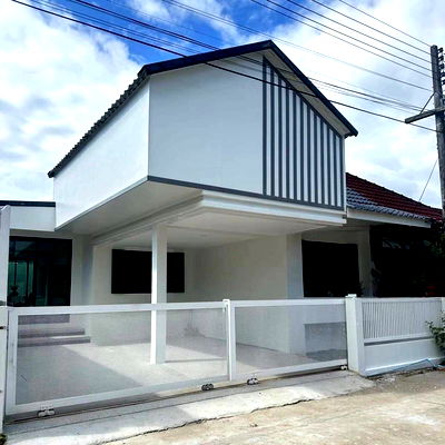 Houses for sale San Sai Chiang Mai : Two-story semi-detached house for sale  3 bedrooms 4 bathrooms and 2 parkings.