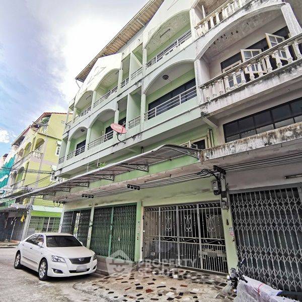 picture 3-BR Townhouse near MRT Fai Chai (ID 2031755) - 2/35
