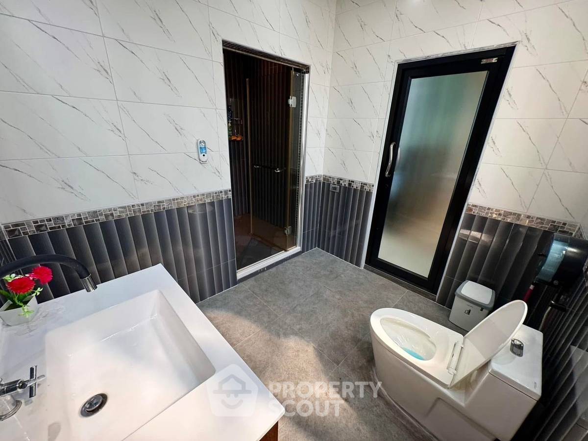 picture 5-BR Villa close to Pattaya Walking Street (ID 2021396) - 10/34